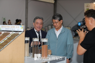 「M포토」 김순호 구례군수, ‘2024 구례 탄소중립 흙살리기 박람회’ 찾아