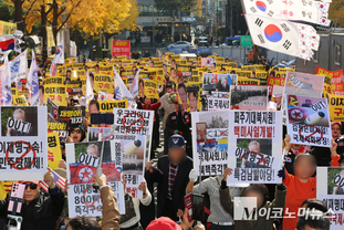 「M포토」 보수단체 ‘이재명 구속’ ‘윤석열지지’ 외쳐